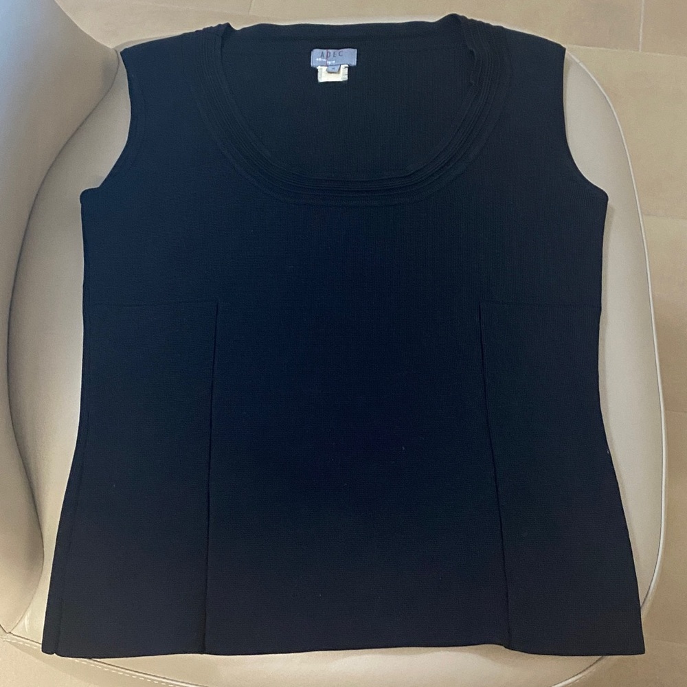 Designer ADEC sleeveless knit scoop tank. Size small.